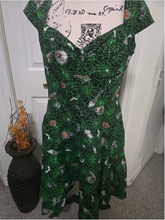 Hell Bunny Dresses & Skirts - Hell Bunny Halloween Green Spiderweb Dress Size XL EUC
